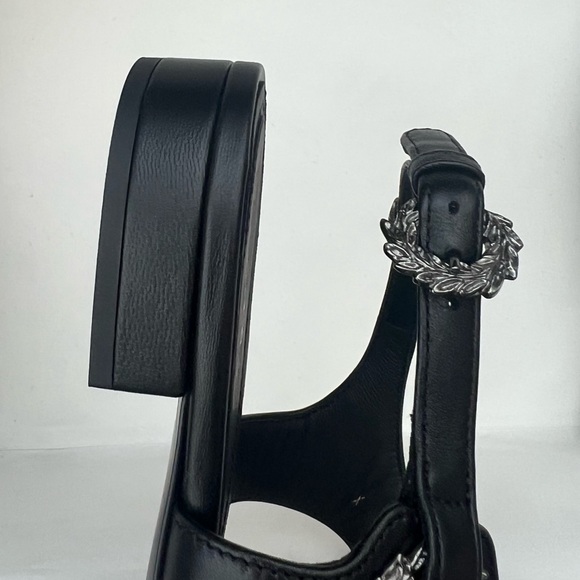 🔥CHANEL Thong Sandals - Picture 4 of 5